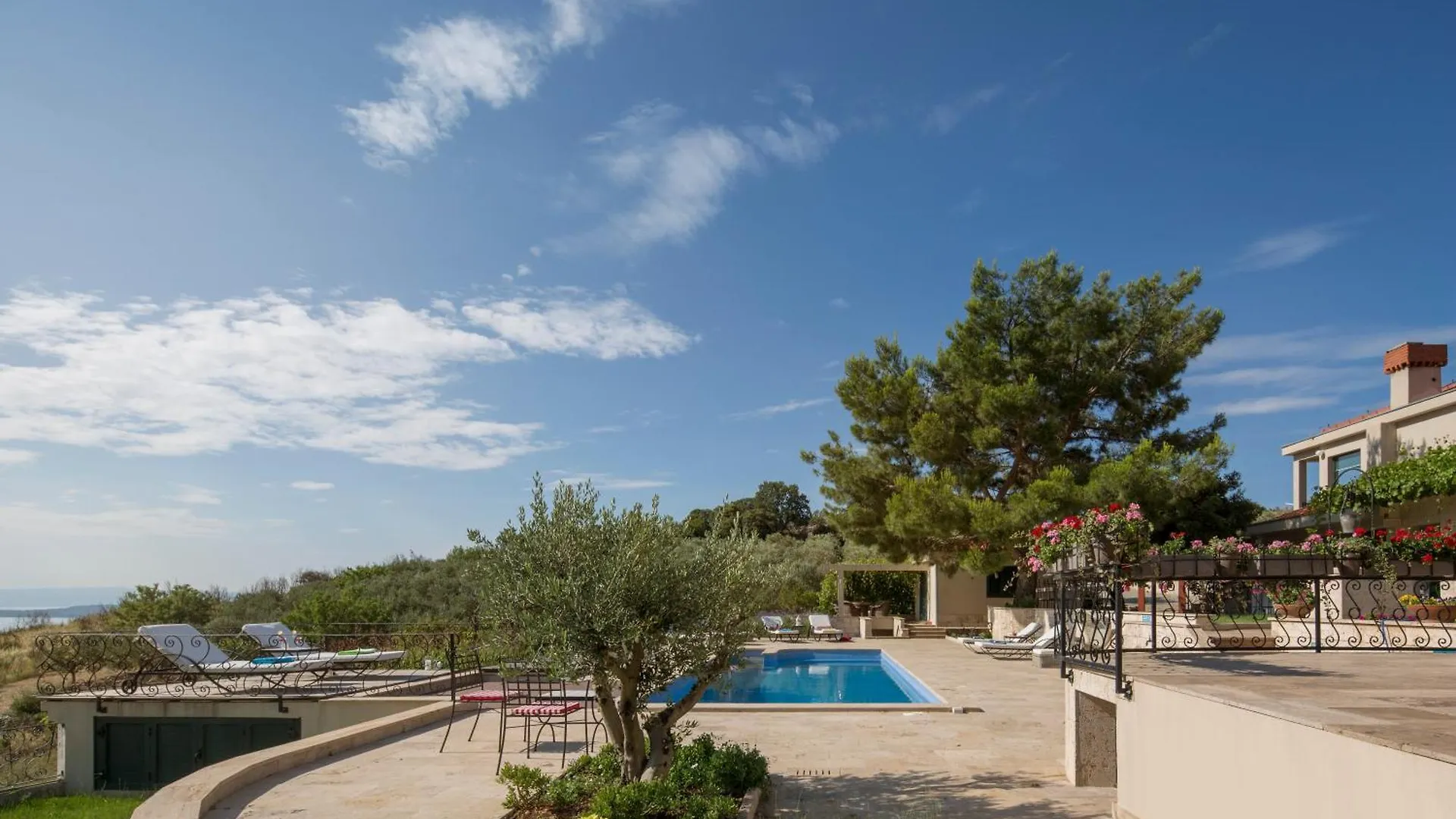 Isolated Five Star Luxury Villa With Private Pool Prgomet