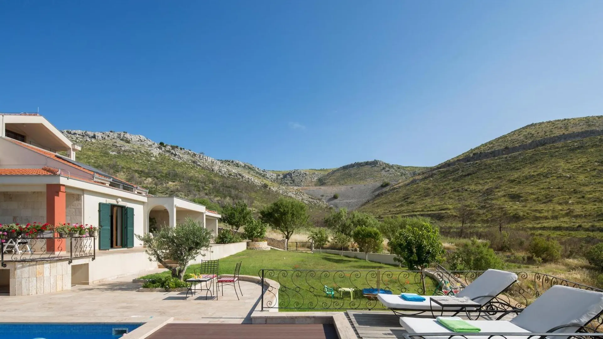 Isolated Five Star Luxury Villa With Private Pool Prgomet