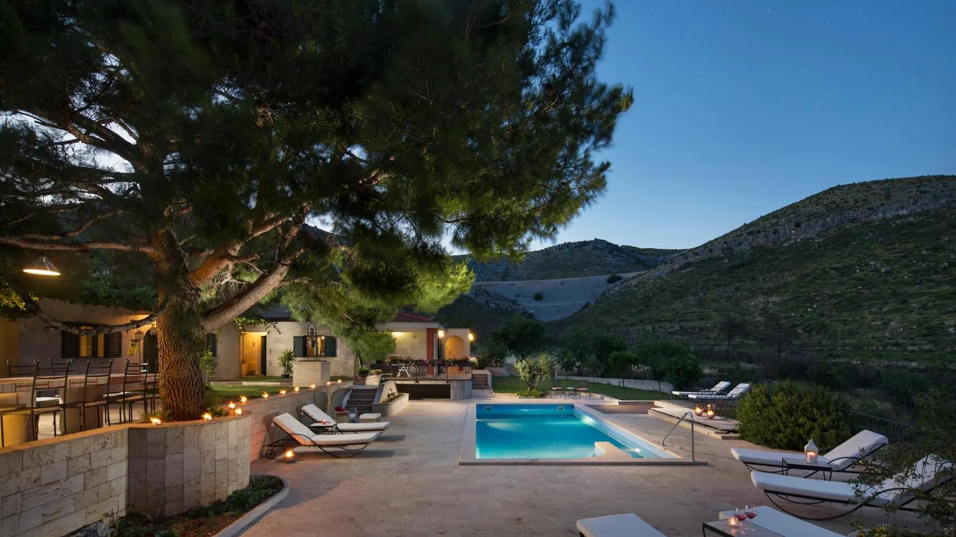 Holiday home Isolated Five Star Luxury Villa With Private Pool Prgomet